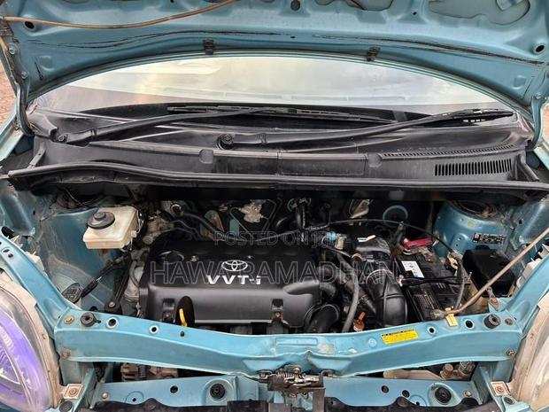 Toyota Porte 2005 Blue