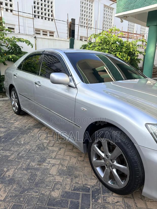 Toyota Crown 2006 Silver