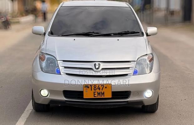 Toyota IST 2004 Silver