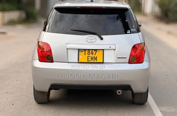 Toyota IST 2004 Silver