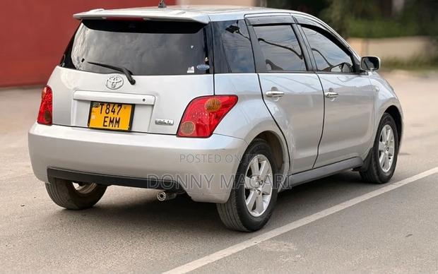 Toyota IST 2004 Silver