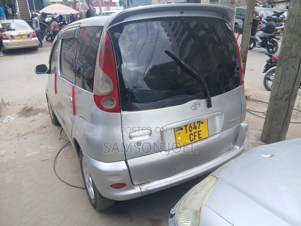 Toyota Fun Cargo 2005 Silver