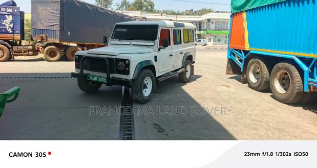 Land Rover Defender 2019 White