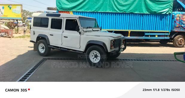Land Rover Defender 2019 White