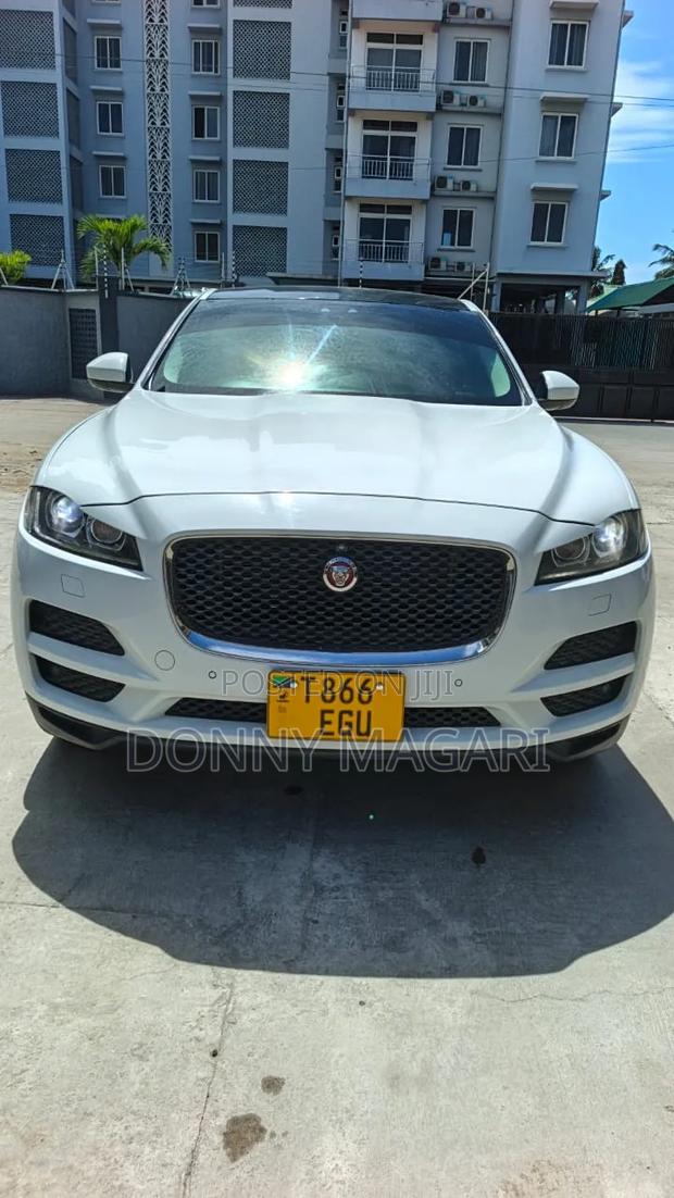 Jaguar F-Pace 2019 White