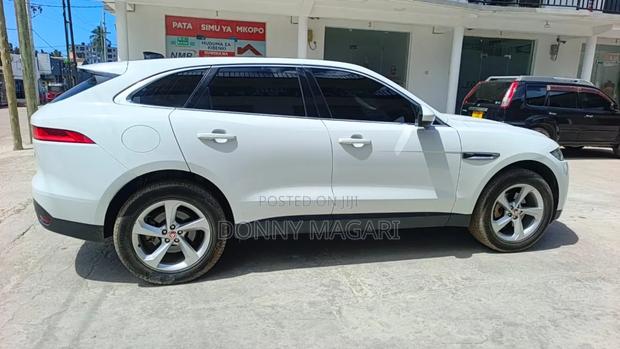 Jaguar F-Pace 2019 White