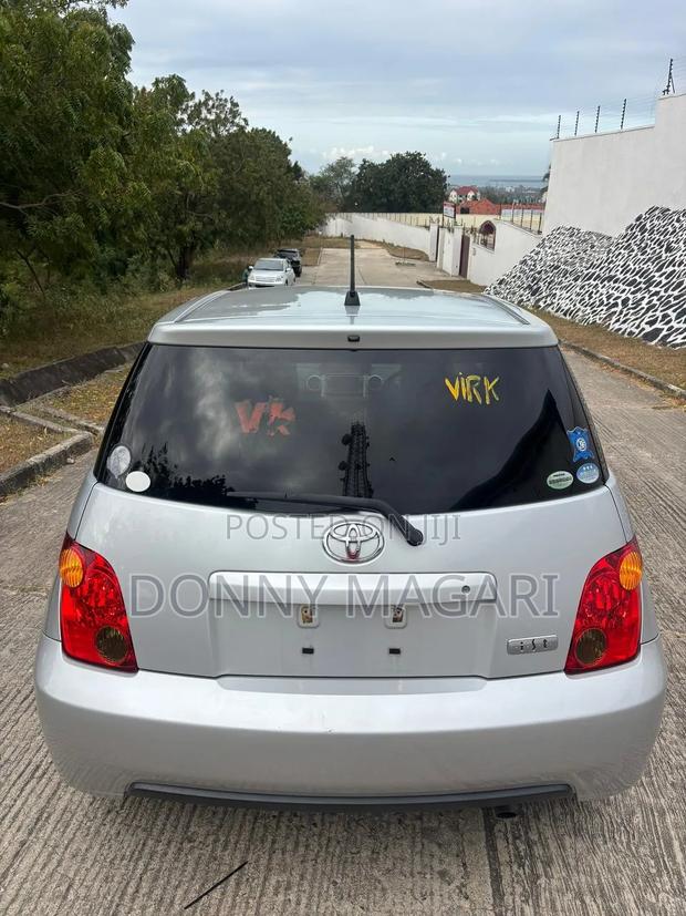 Toyota IST 2005 Silver
