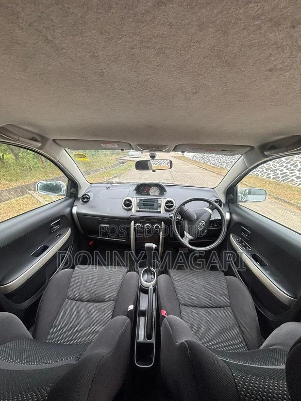 Toyota IST 2005 Silver