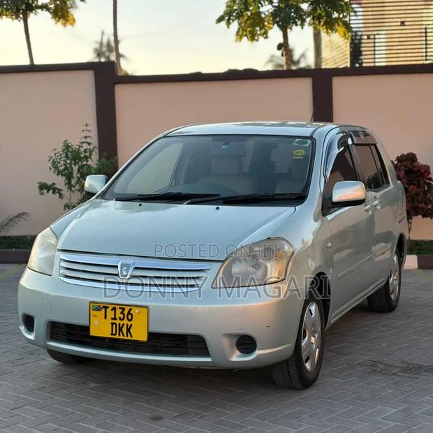 Toyota Raum 2004 Silver