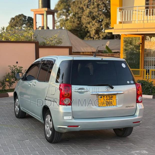 Toyota Raum 2004 Silver