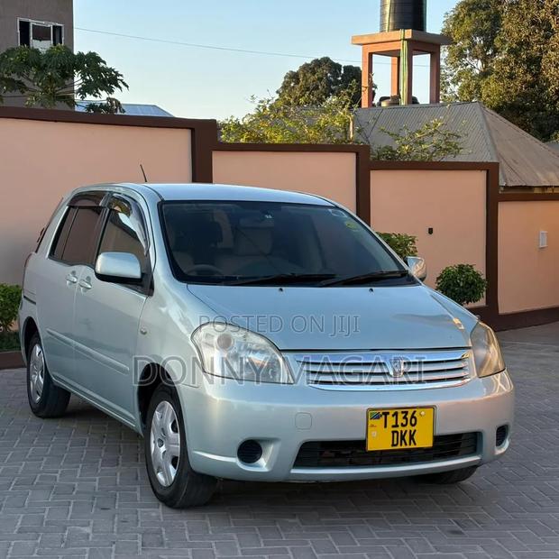 Toyota Raum 2004 Silver