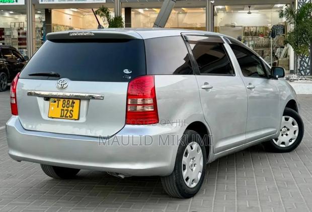 Toyota Wish 2004 Silver