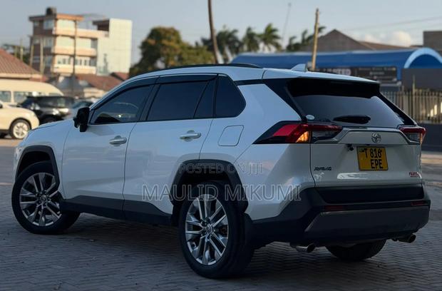 Toyota RAV4 2020 White