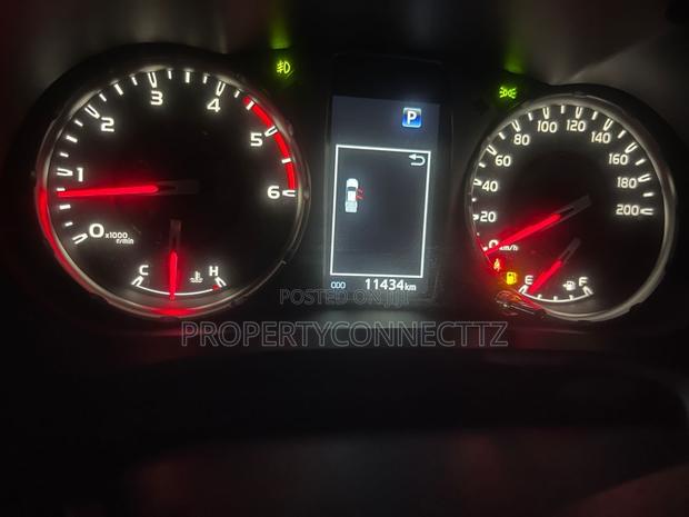 Toyota Hilux 2025 White