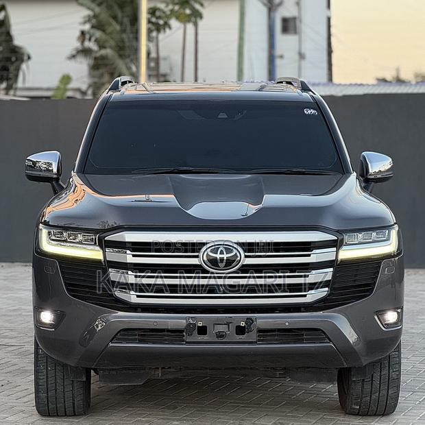 Toyota Land Cruiser 2024 Gray