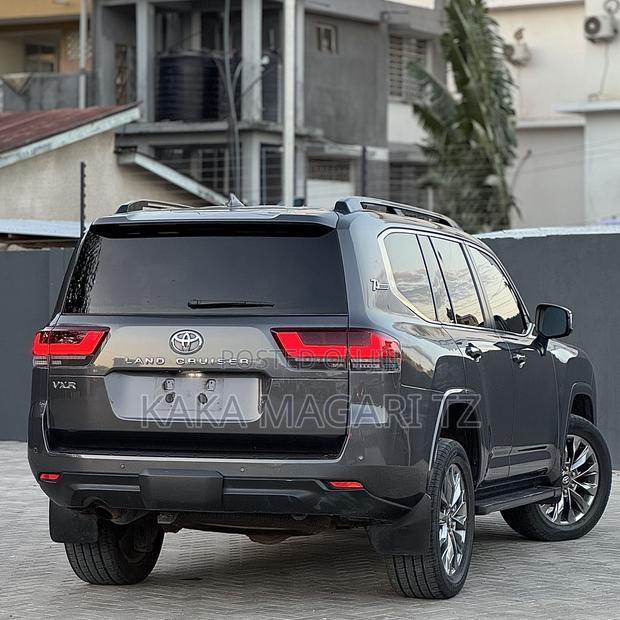 Toyota Land Cruiser 2024 Gray