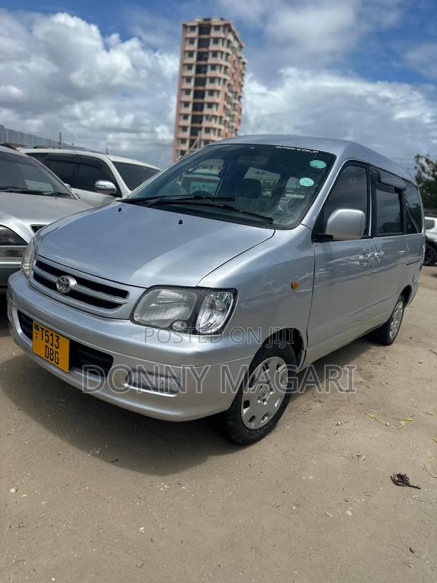 Toyota Noah 2003 Silver