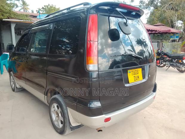 Toyota Noah 2001 Black