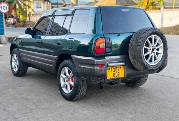 Toyota RAV4 1999 Green