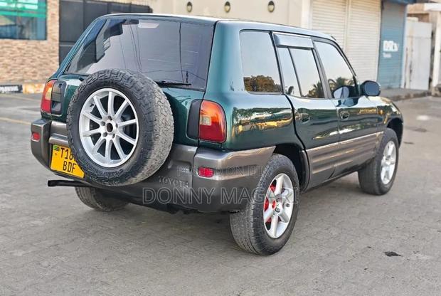 Toyota RAV4 1999 Green