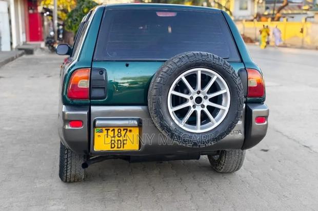 Toyota RAV4 1999 Green