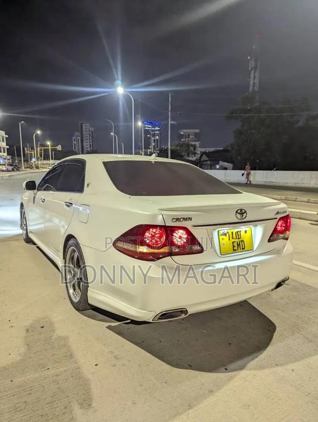 Toyota Crown 2009 White