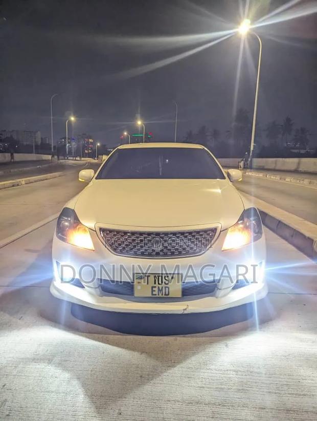 Toyota Crown 2009 White