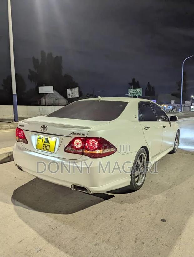 Toyota Crown 2009 White