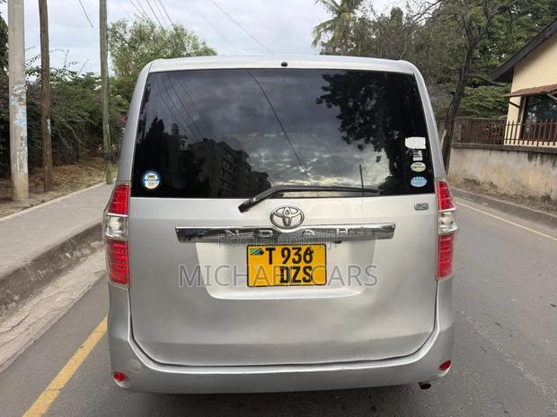 Toyota Noah 2007 Silver