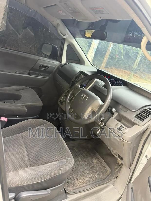 Toyota Noah 2007 Silver