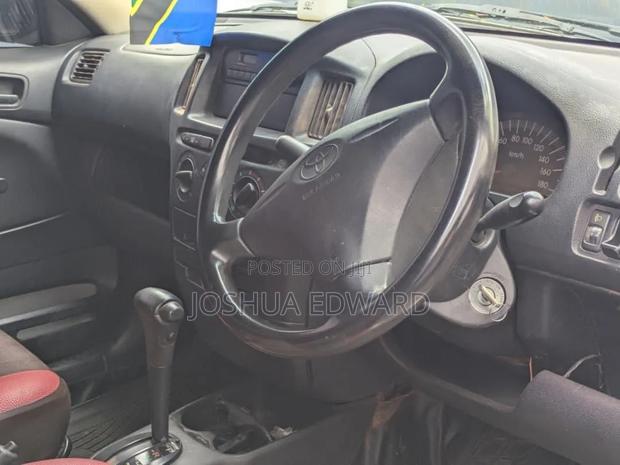 Toyota Succeed 2005 Silver