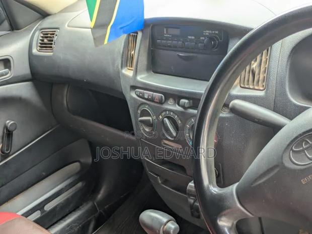 Toyota Succeed 2005 Silver