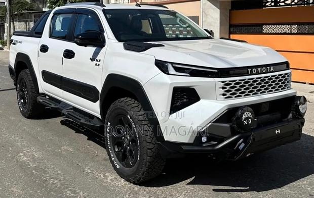 Toyota Hilux 2026 White