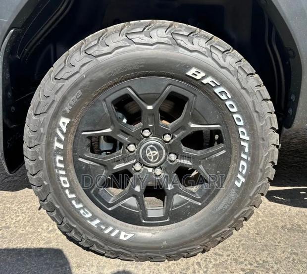 Toyota Hilux 2026 White