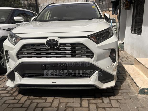 Toyota RAV4 2019 White