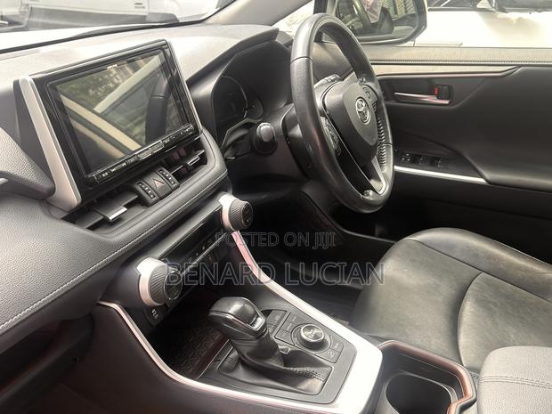 Toyota RAV4 2019 White