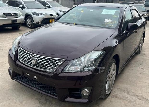 Toyota Crown 2010 Brown