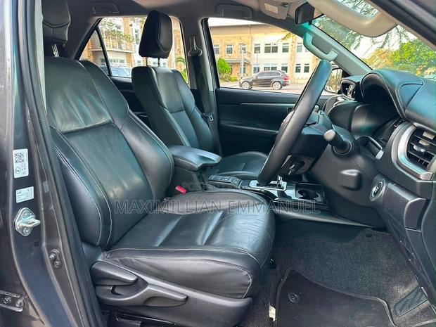 Toyota Fortuner 2022 Gray