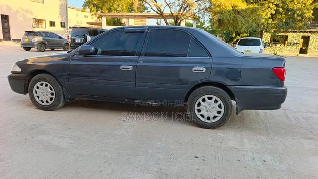 Toyota Carina 2001 Black