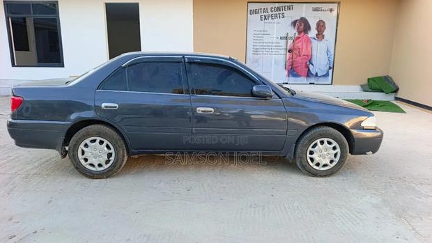 Toyota Carina 2001 Black