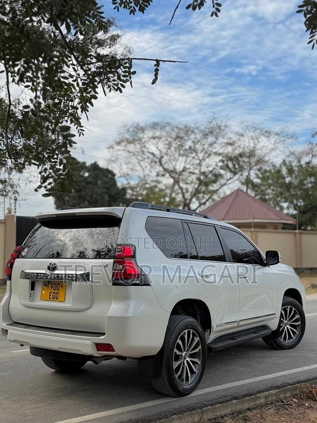 Toyota Land Cruiser Prado 2019 White