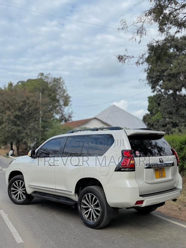 Toyota Land Cruiser Prado 2019 White