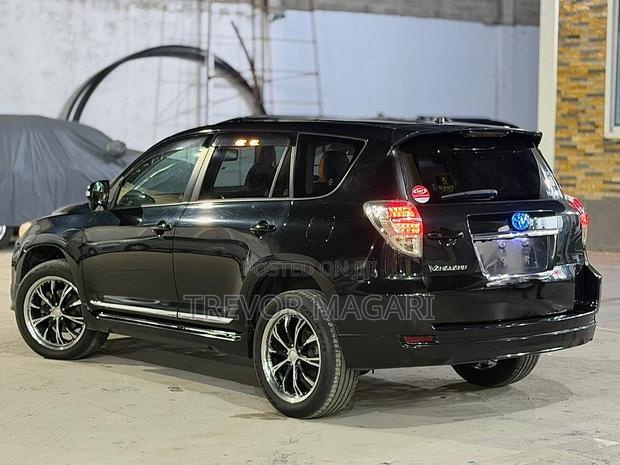 Toyota Vanguard 2010 Black