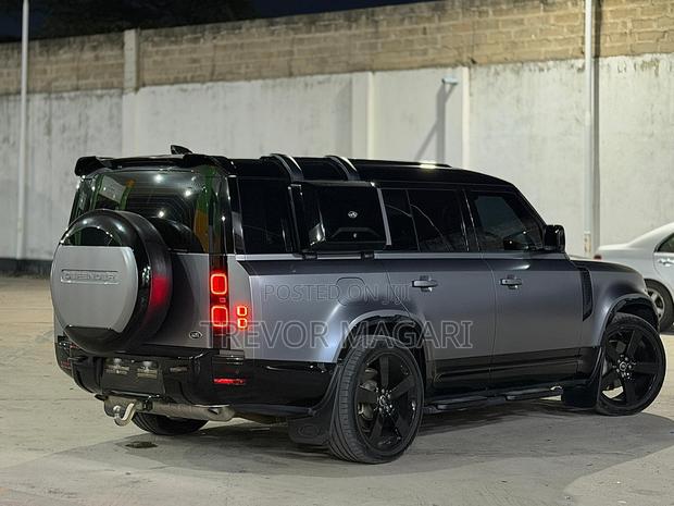 Land Rover Defender 2025 Gray