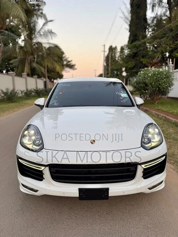 Porsche Cayenne 2016 White