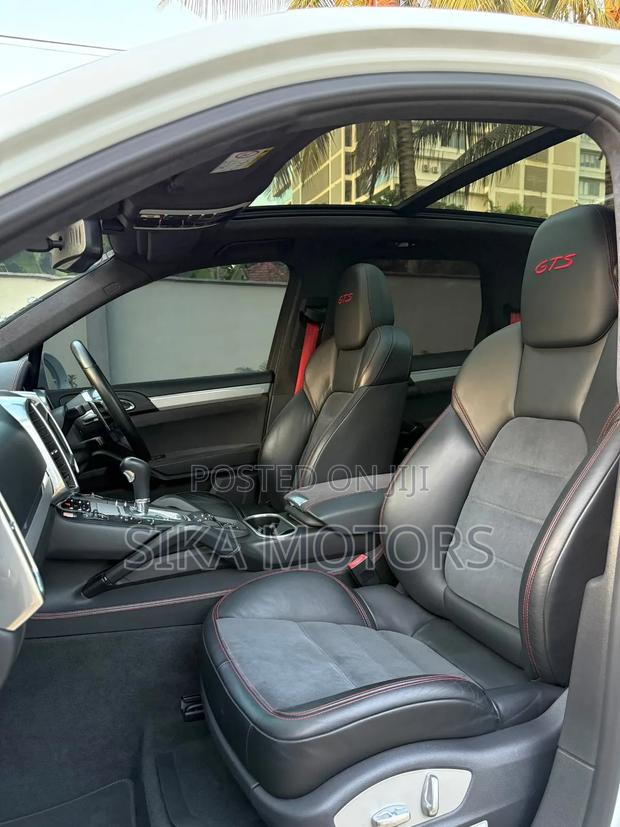 Porsche Cayenne 2016 White