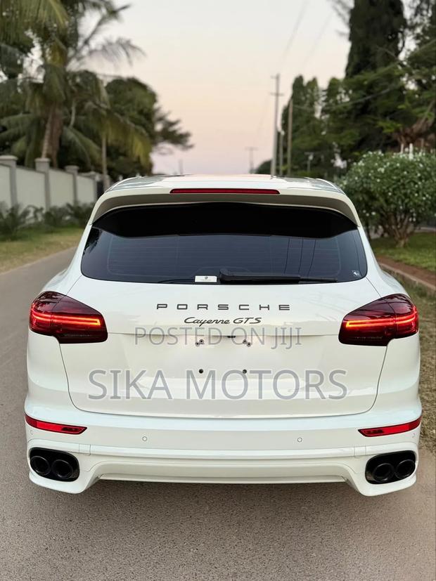 Porsche Cayenne 2016 White