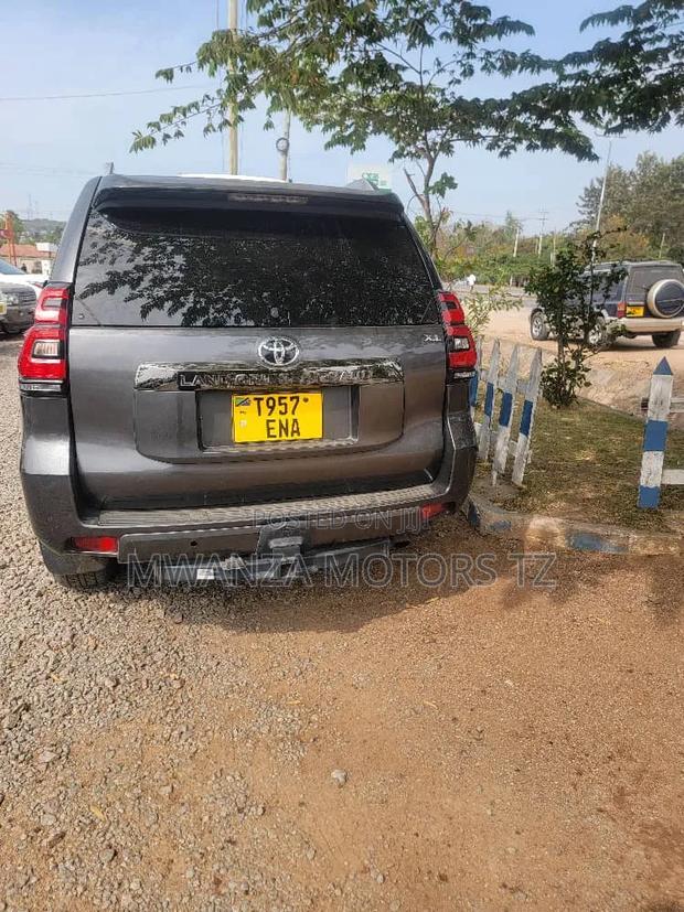 Toyota Land Cruiser Prado 2019 Gray