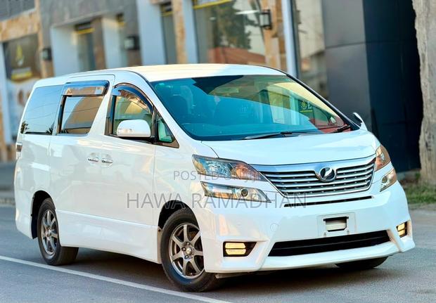 Toyota Vellfire 2010 White