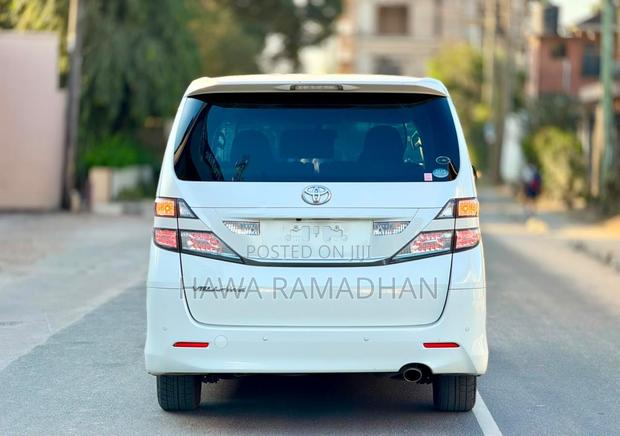 Toyota Vellfire 2010 White